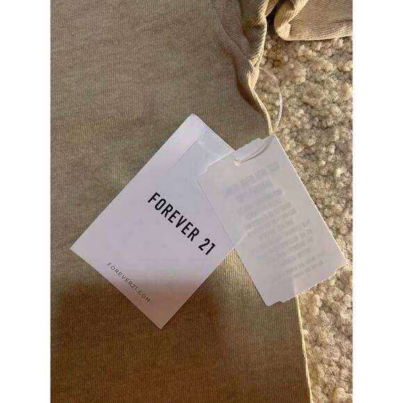 NWT Forever 21 Biggie Graphic Shirt with Foil - Picture 5 of 6